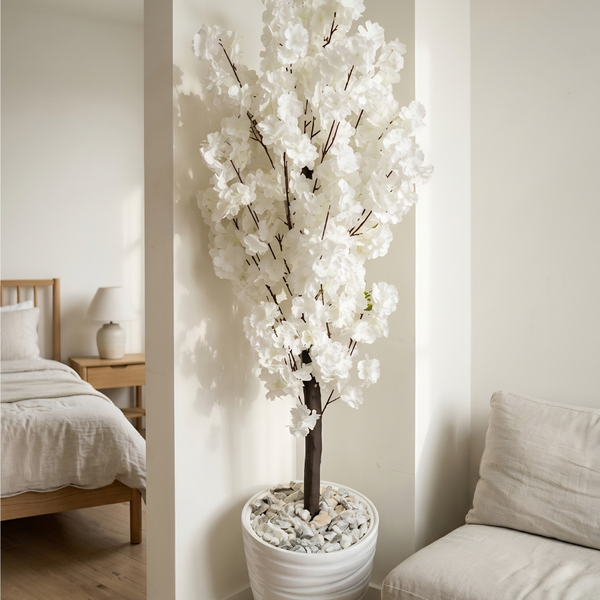 Arbre à feuilles de laurier blanches