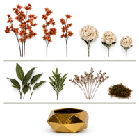 Composition Florale Artificielle Hortensia Blanc et Fleurs Orange Vase en Porcelaine Dorée Géométrique