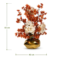 Composition Florale Artificielle Hortensia Blanc et Fleurs Orange Vase en Porcelaine Dorée Géométrique
