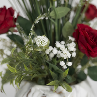 Roses Rouges Réalistes – Vase Porcelaine Marbre 55 cm