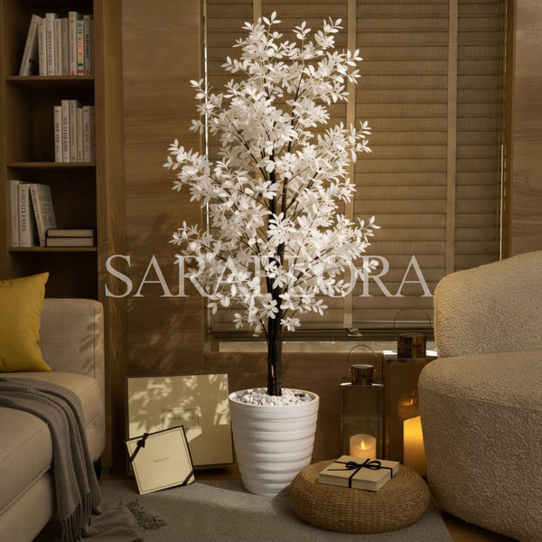 Arbre à feuilles de laurier blanches - image alternative