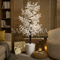 Arbre à feuilles de laurier blanches