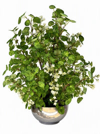 Fleur artificielle Begonia fleuri 70 cm avec feuillage rond nervuré et petites fleurettes blanches dans un vase en porcelaine SaraFlora